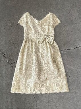Elegant Lace A-Line Dress with Bow - Cream